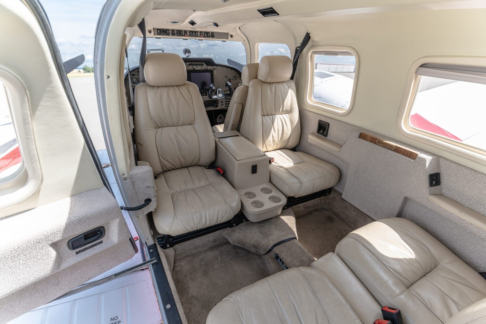 Piper Seneca cabin with leather seats